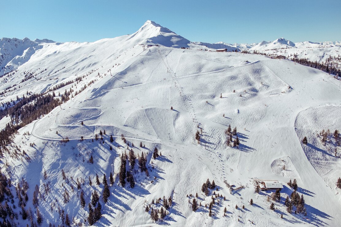 Panoramabild Skigebiet Wiedersberger Horn  Eine Panoramaaufnahme vom Skigebiet Ski Juwel Alpbachtal Wildschönau, verschneite Winterlandschaft, Skilifte und das Wiedersberger Horn sind zu sehen