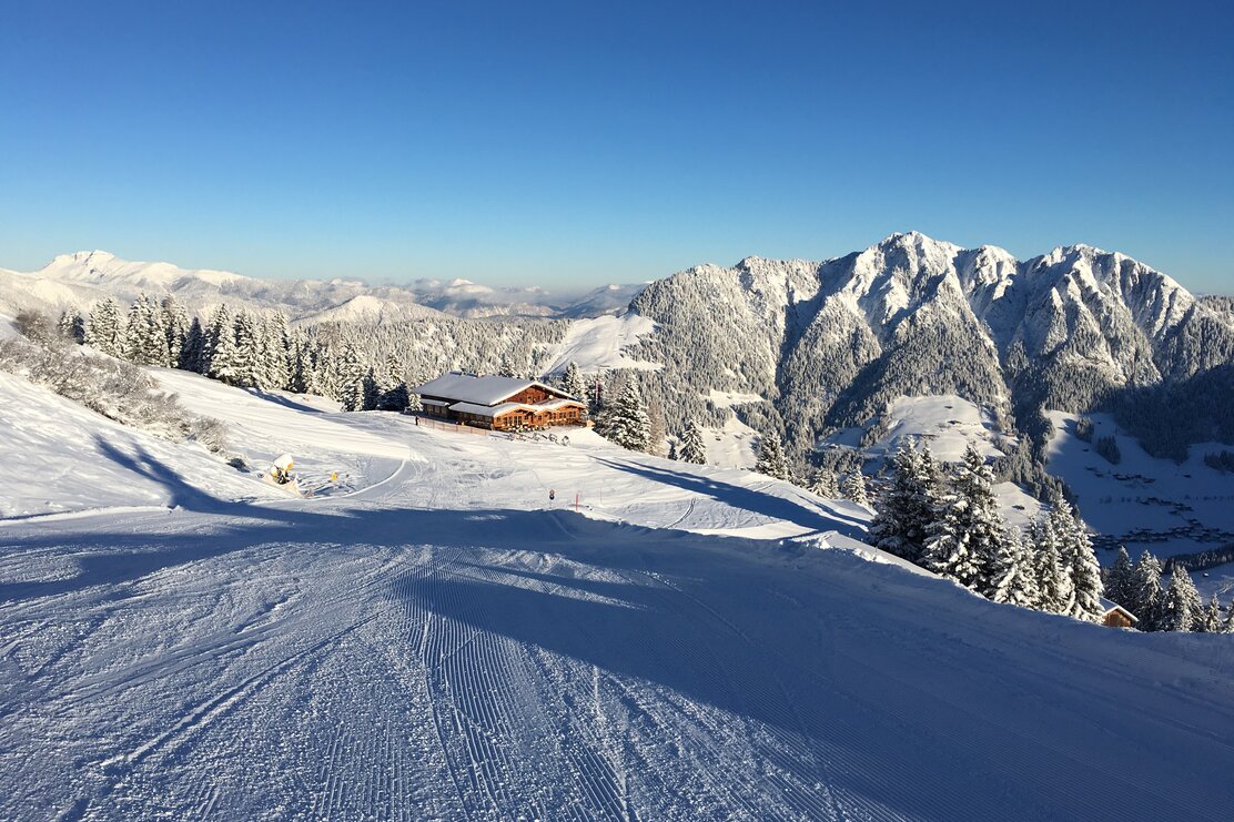 Urige Skihütte Kafner Ast und Piste im Alpbachtal - Ski Juwel Alpbachtal Wildschönau | © Alpbachtal Tourismus