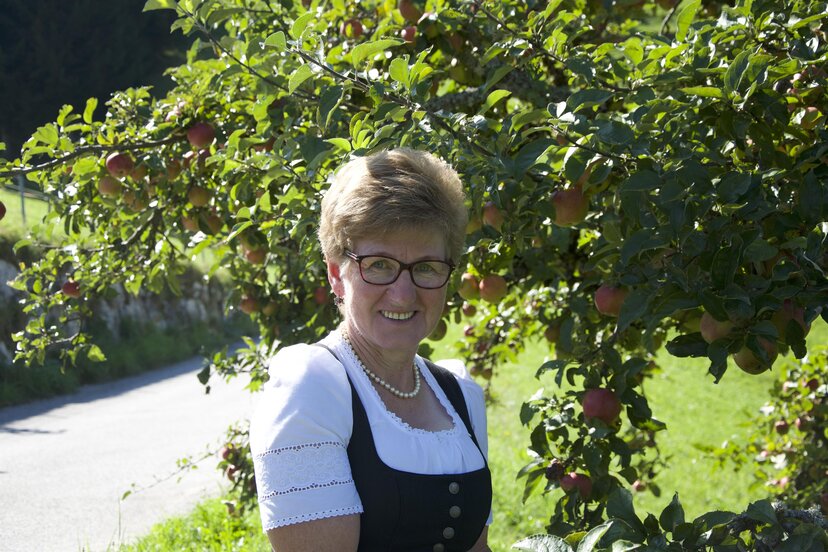 Frau Adelheid Gschösser | © Eggenhof Ein Portrait von Frau Adelheid Gschösser, die Hofbesitzerin vom Bio Bauernhof Eggenhof in Alpbach | © Eggenhof