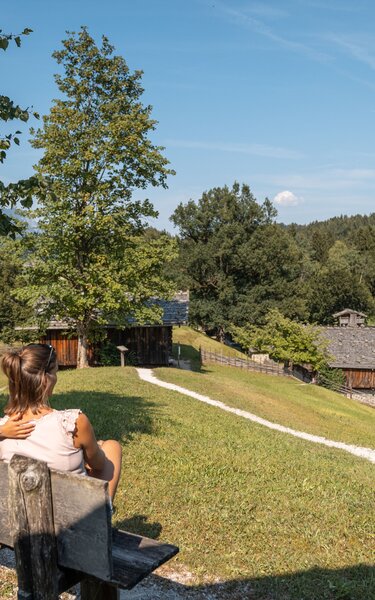 Familienausflug ins Museum Tiroler Bauernhöfe in Kramsach | © Alpbachtal Tourismus | shootandstyle