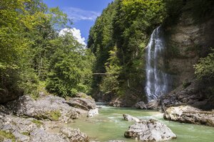 Wasserfall Tiefenbachklamm umgeben von schöner Natur  in Brandenberg  | © Alpbachtal Tourismus | Matthias Sedlak