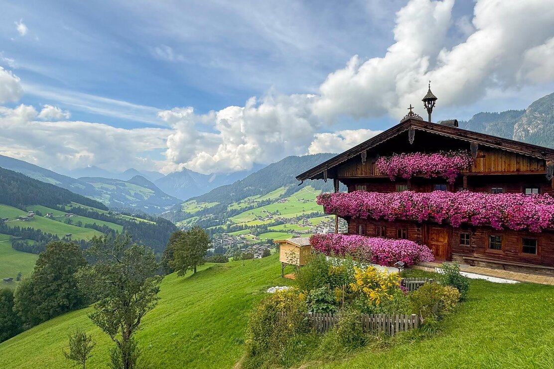 Bauernhof in Alpbach am Höhenweg Blumenbalkon | © Alpbachtal Tourismus