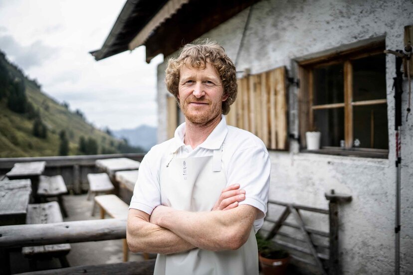 Almsenner Hannes Klingler | © Alpbachtal Tourismus | P. Weissensteiner Portrait des Almsenners Hannes Klingler auf seiner Alm | © Alpbachtal Tourismus | P. Weissensteiner
