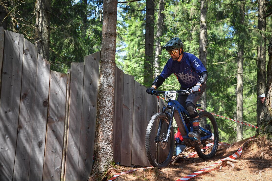 Stephan Görgl beim Alpbachtal e-Bike Battle | © Alpbachtal Tourismus | shootandstyle