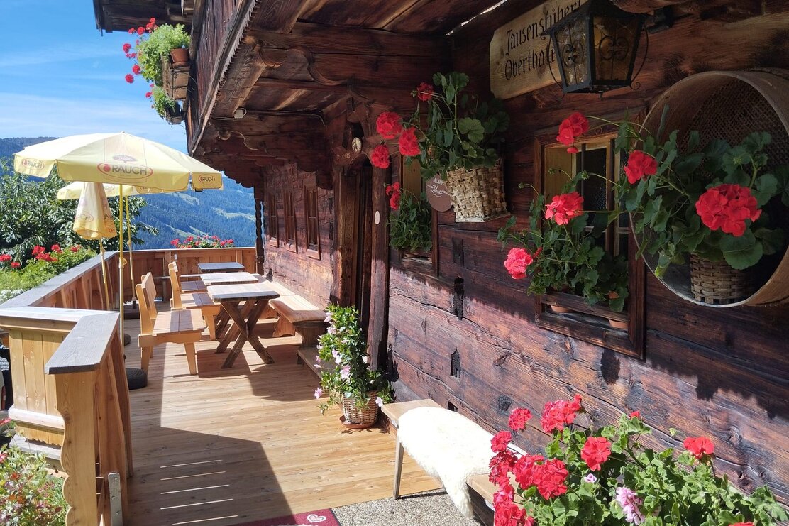 Neue Terrasse 2025 - seitlicher Blick | © Alpbachtal Tourismus