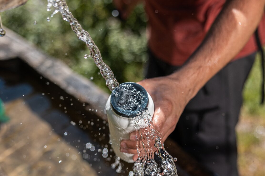 Fountain near Hösljochkapelle Alpbach | © Hannes Sautner Shootandstyle