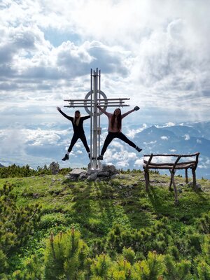 Gipfelkreuz Latschberg, CCE Wanderdörfer | © @prettygetaway Gipfelkreuz Latschberg, CCE Wanderdörfer | © @prettygetaway