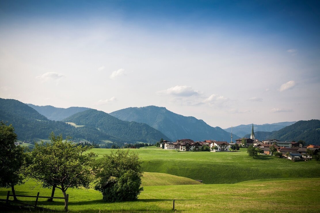Blick auf das Dorf Brandenberg im Sommer | © Bernhard Huber