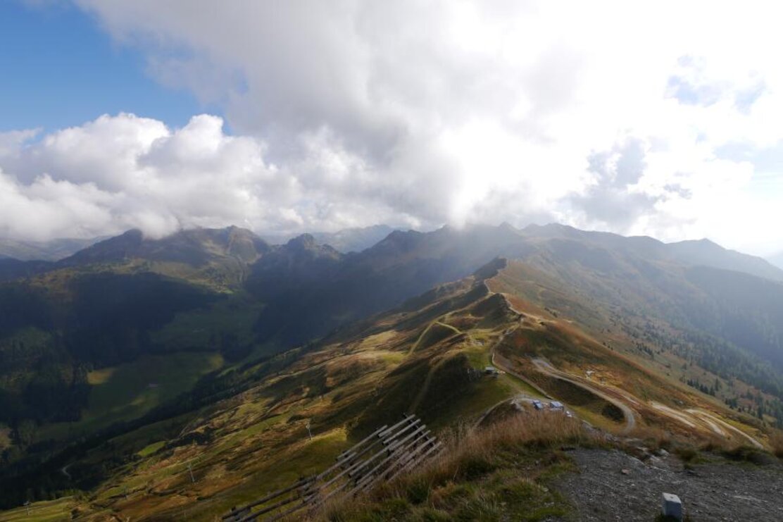 View from Wiedersberger Horn over the ridge leading to Sagtaler Spitze (Standkopf).