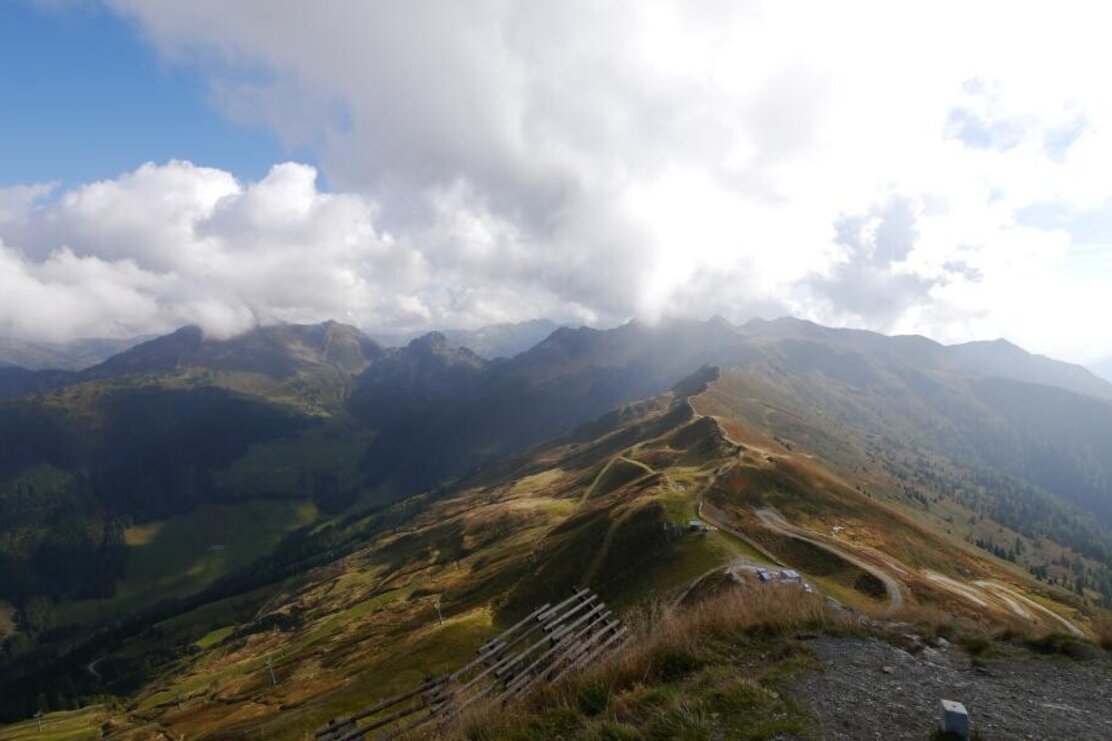 Blick vom Wiedersberger Horn über den Grat, der zur Sagtaler Spitze (Standkopf) führt.