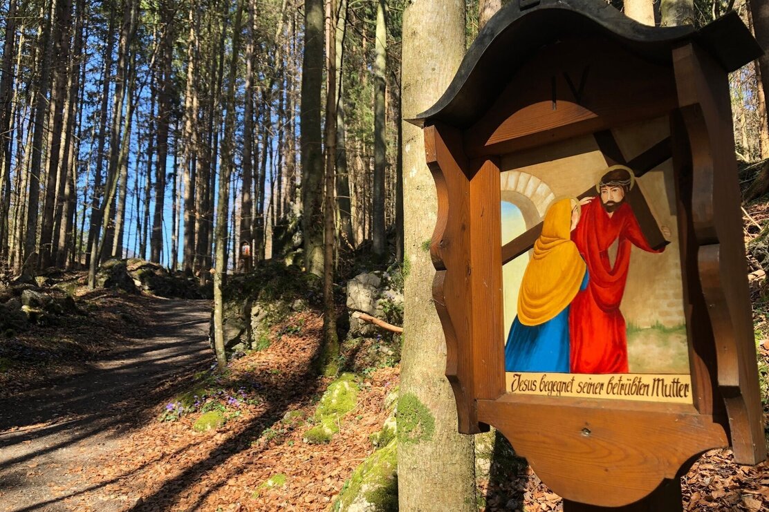 Kreuzwegstation des Kreuzwegs der Basilika Mariathal | © Claudia Ager