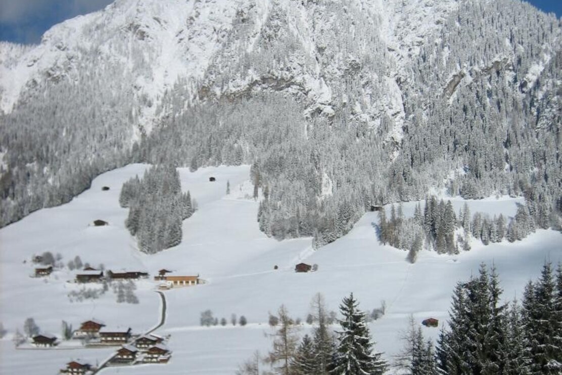 Blick von Neader auf Alpbach mit dem Gratlspitz im Hintergrund