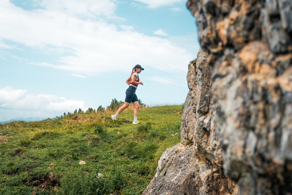 Trailrunnerin Richtung Gratlspitze
