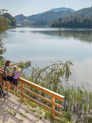 Barrierefreier Weg am Reintalersee in Kramsach Ferienregion Alpbachtal | © shootandstyle