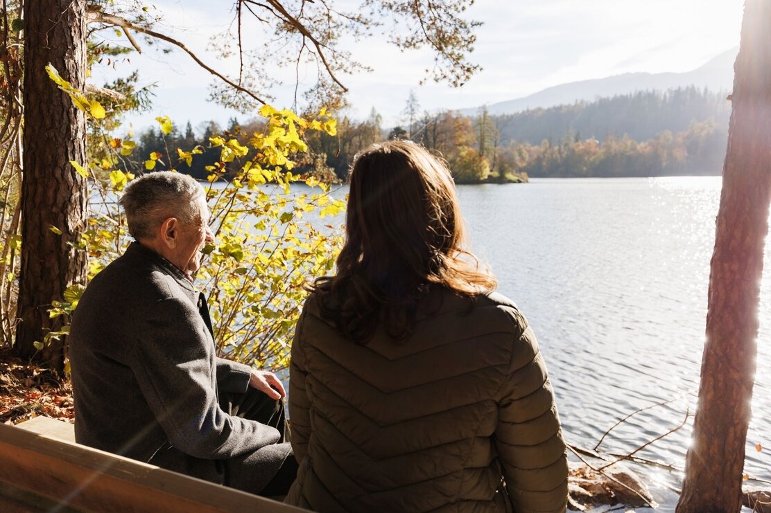 Rast am Reintalersee entlang des barrierefreien Wanderweges | © shootandstyle