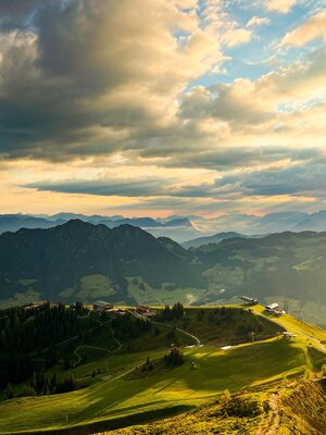 Morgenstimmung Rund um das Wiedersberger Horn Alpbach, CCE Wanderdörfer | © Tanja Stahl und Jennifer Hudec Morgenstimmung Rund um das Wiedersberger Horn Alpbach, CCE Wanderdörfer | © Tanja Stahl und Jennifer Hudec