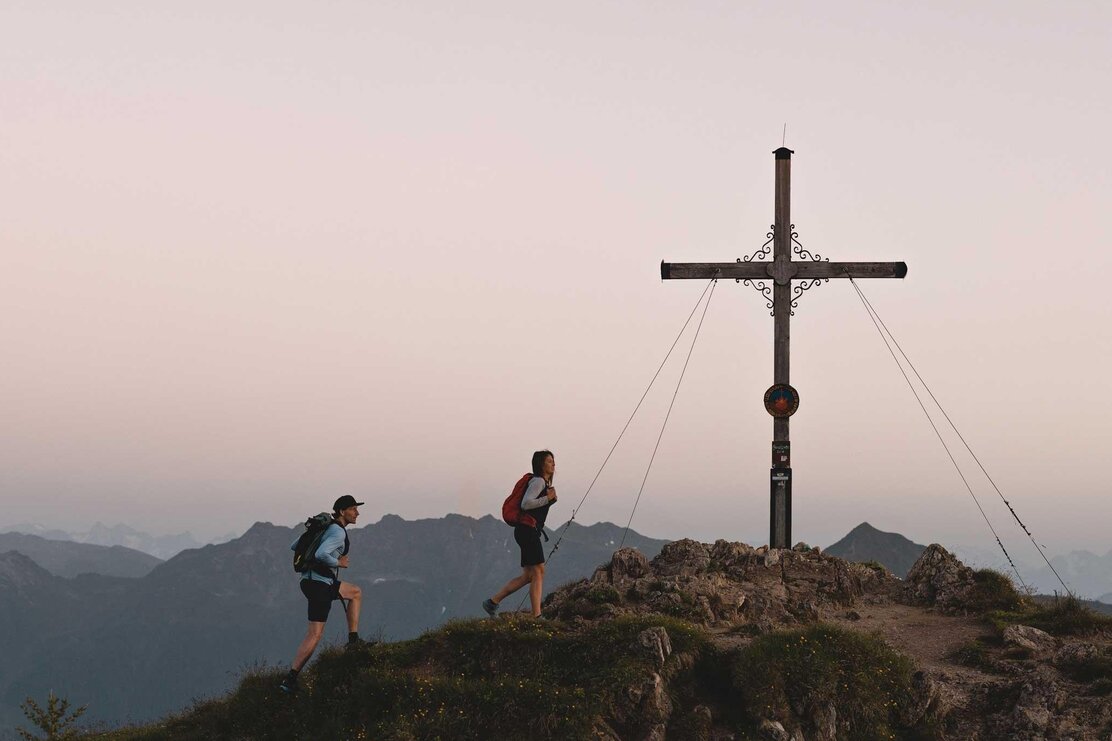 Gipfelsieg zum Sonnenuntergang Gratlspitze