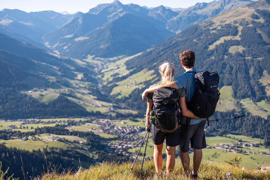 Wanderung Hochstrickl Alpbach Sommer Paar Gipfel W
