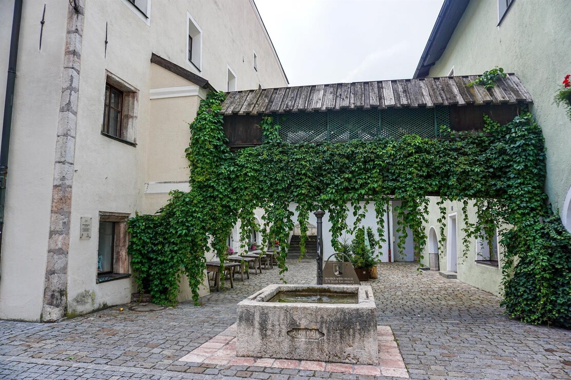 Rattenberg Stadtzentrum Brunnen