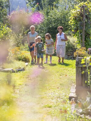 Familienausflug in den Hildegard-von-Bingen-Garten in Reith i.A. | © shootandstyle Familienausflug in den Hildegard-von-Bingen-Garten in Reith i.A. | © shootandstyle