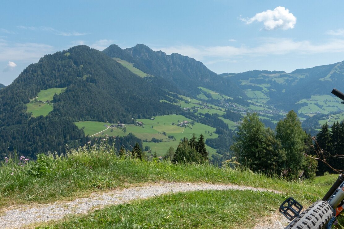 Blick  von Reith im Alpbachtal Tal einwärts zum Gratlspitz und Alpbach | © Matthias Sedlak