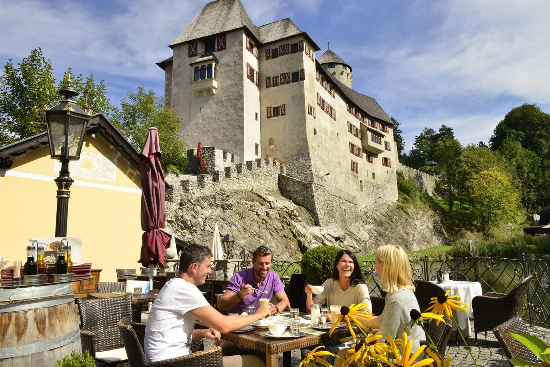 Gut Matzen Terrasse Mittagessen