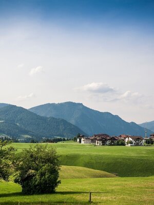 Blick auf das Dorf Brandenberg im Sommer | © Bernhard Huber Blick auf das Dorf Brandenberg im Sommer | © Bernhard Huber