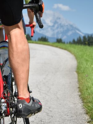 Rennradfahrer im Alpbachtal | © Gabriele Grießenböck Rennradfahrer im Alpbachtal | © Gabriele Grießenböck