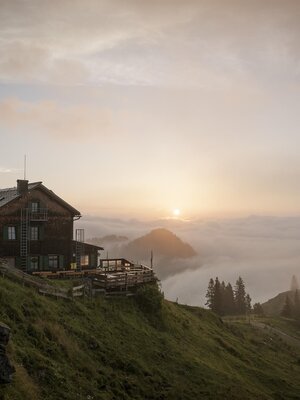 Bayreuther Hütte Morgensonne | © Jens Schwarz