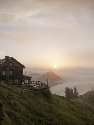 Bayreuther Hütte Morgensonne | © Jens Schwarz