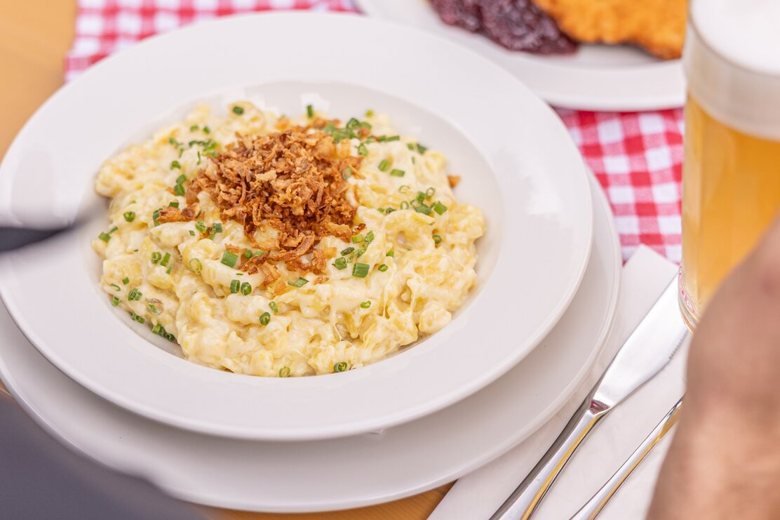 Hausgemachte Käsespätzle in der Jausenstation Tiefenbachklamm | © shootandstyle