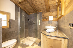 Hütte_Alpenherz_Badezimmer