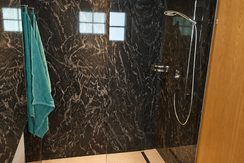 Ferienwohnung_Sterzenhof_Badezimmer_Dusche