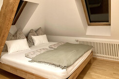 Alpbachtal Villa Riedhart Schlafzimmer 01