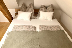 Alpbachtal Villa Riedhart Schlafzimmer 02