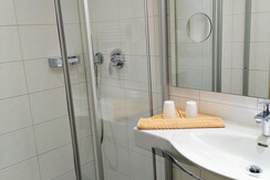 Badezimmer mit Dusche