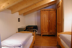 Schlafzimmer getrennte Betten 2. Stock