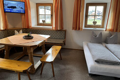 Wohnschlafzimmer mit Schlafcouch