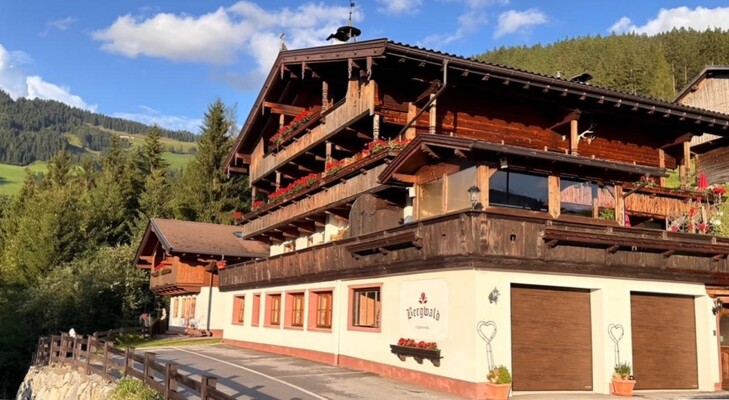 Bergwald Appartements Alpbach Sommer Ansicht Katharina Moser