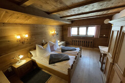 ChaletNina_alpbachtal_schlafzimmer1