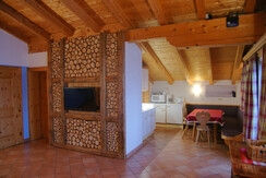 Essbereich und Zirbenwand