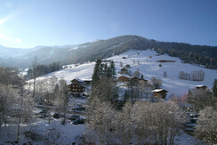 Blick vom Balkon auf die Piste