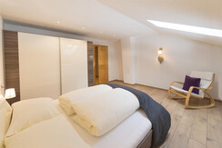 apartment superior master bed room