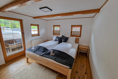 Kastl_Alpbachtal_WG 1 Schlafzimmer mit Balkon