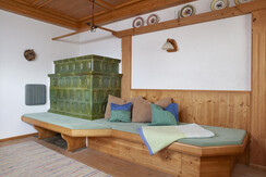 Kruckenhaus Ferienwohnung Kachelofen mit Tiwan