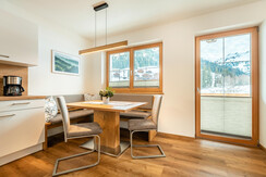6_Lehenhof_Alpbach_Erdgeschoss_Wohnung1_Wohn-Esszi