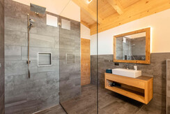 Ferienwohnungen_Lehenhof_Dachgeschoss Badezimmer