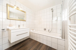 Badezimmer Dreibettzimmer Gästehaus Gratlspitz