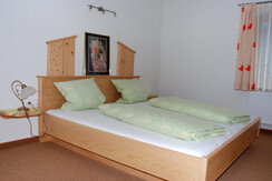 Gachenhof_Alpbachtal_App1_Schlafzimmer