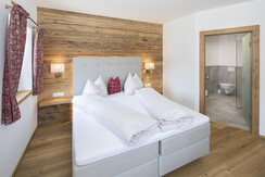 Zimmer bieten modernen Komfort und hochwertige Mat